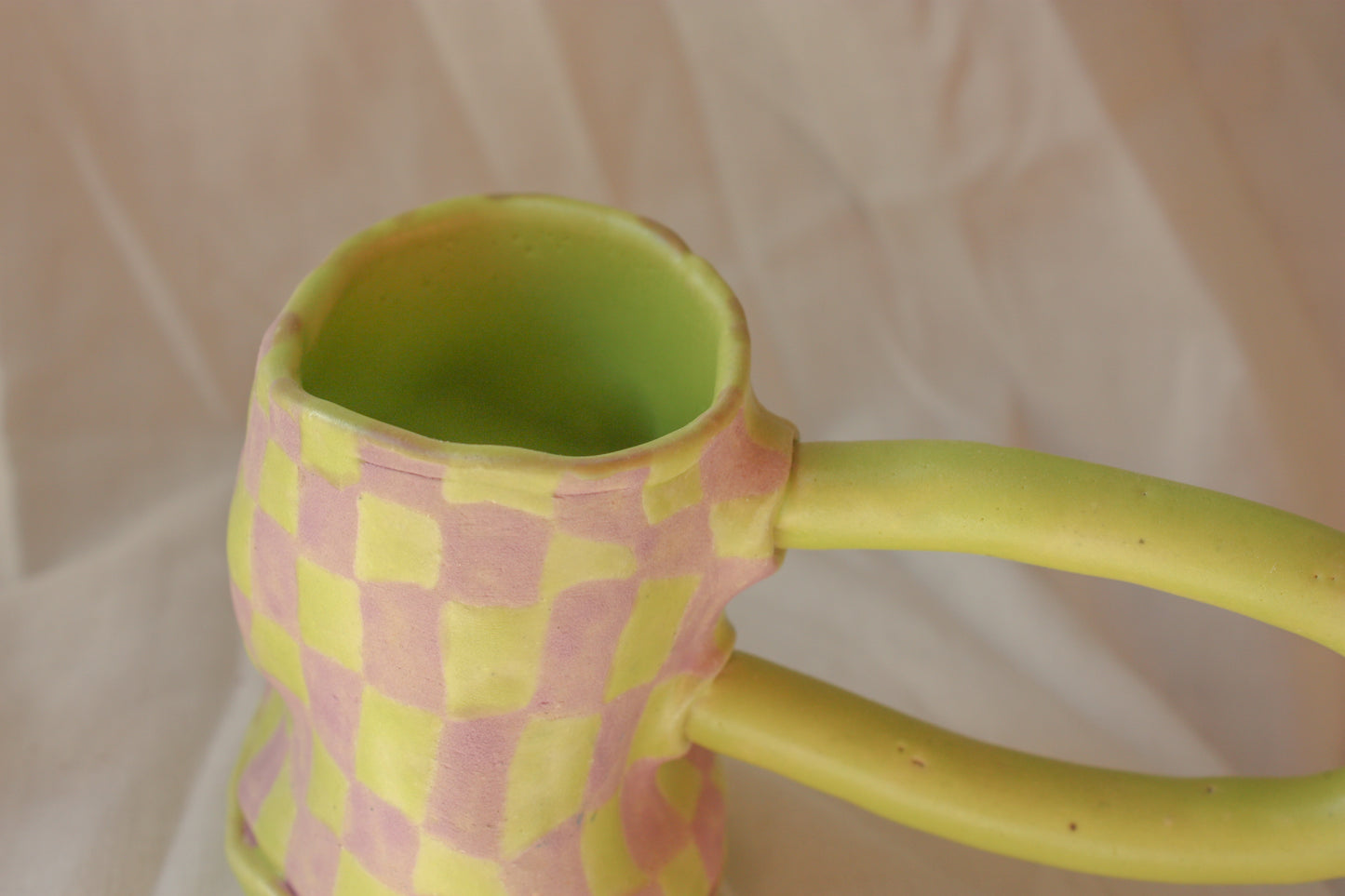 checker cortado mug