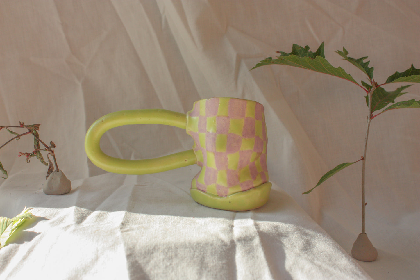 checker cortado mug